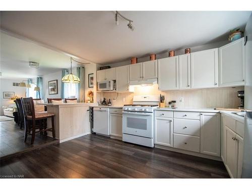 3828 Roxborough Avenue, Fort Erie, ON - Indoor Photo Showing Kitchen