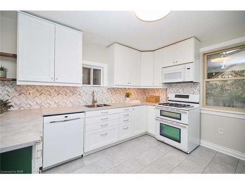 29 Blair Crescent, St. Catharines, ON - Indoor Photo Showing Kitchen