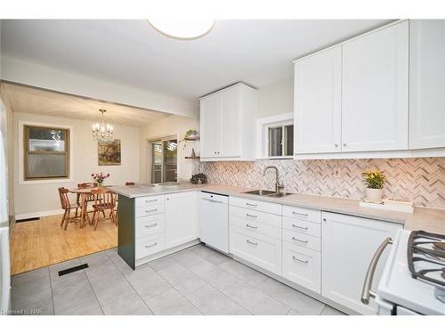 29 Blair Crescent, St. Catharines, ON - Indoor Photo Showing Kitchen With Double Sink