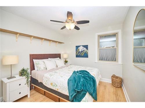 29 Blair Crescent, St. Catharines, ON - Indoor Photo Showing Bedroom