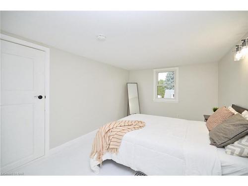 29 Blair Crescent, St. Catharines, ON - Indoor Photo Showing Bedroom