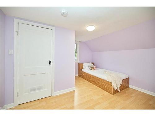 29 Blair Crescent, St. Catharines, ON - Indoor Photo Showing Bedroom