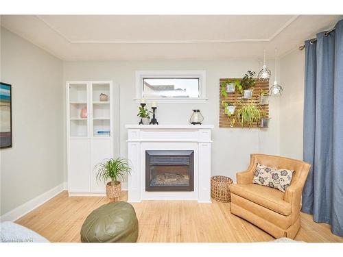 29 Blair Crescent, St. Catharines, ON - Indoor Photo Showing Living Room With Fireplace