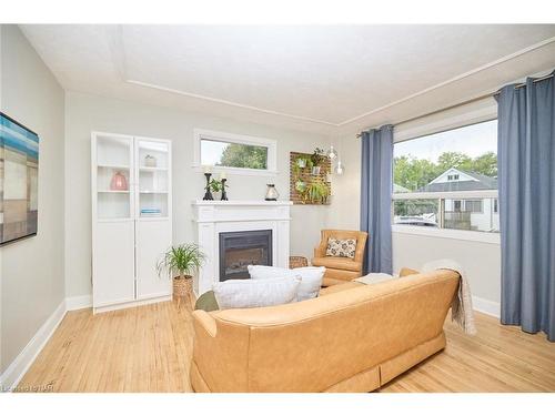 29 Blair Crescent, St. Catharines, ON - Indoor Photo Showing Living Room With Fireplace