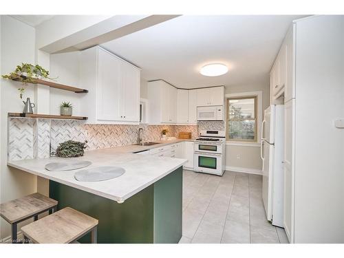 29 Blair Crescent, St. Catharines, ON - Indoor Photo Showing Kitchen