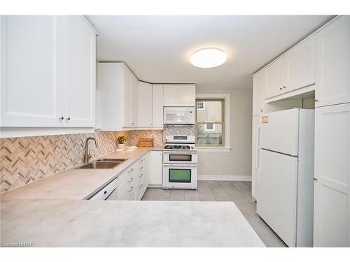 29 Blair Crescent, St. Catharines, ON - Indoor Photo Showing Kitchen With Double Sink