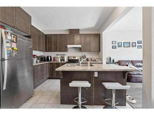 55 Sunset Way, Thorold, ON - Indoor Photo Showing Kitchen