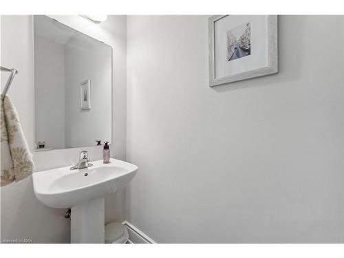 55 Sunset Way, Thorold, ON - Indoor Photo Showing Bathroom