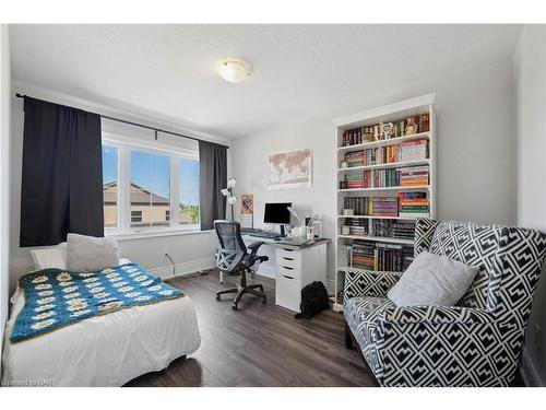 55 Sunset Way, Thorold, ON - Indoor Photo Showing Bedroom