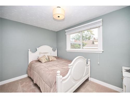 190 Price Avenue, Welland, ON - Indoor Photo Showing Bedroom