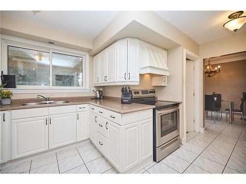 190 Price Avenue, Welland, ON - Indoor Photo Showing Kitchen With Double Sink