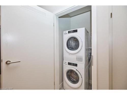 704-118 West Street, Port Colborne, ON - Indoor Photo Showing Laundry Room