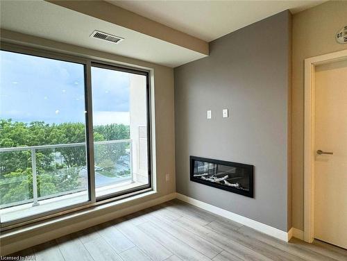 704-118 West Street, Port Colborne, ON - Indoor Photo Showing Living Room With Fireplace