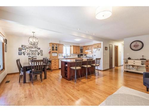 6195 Delta Drive, Niagara Falls, ON - Indoor Photo Showing Dining Room