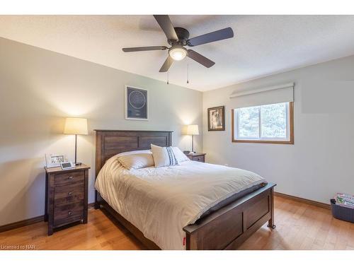 6195 Delta Drive, Niagara Falls, ON - Indoor Photo Showing Bedroom