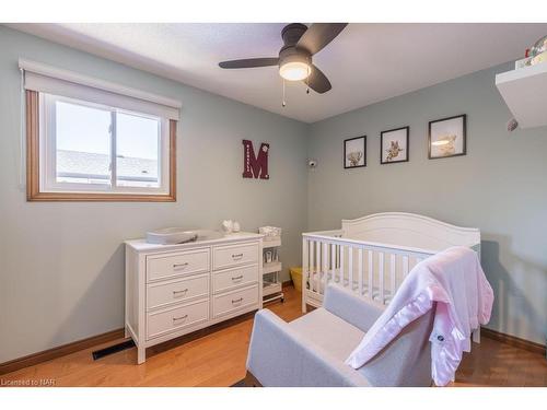 6195 Delta Drive, Niagara Falls, ON - Indoor Photo Showing Bedroom