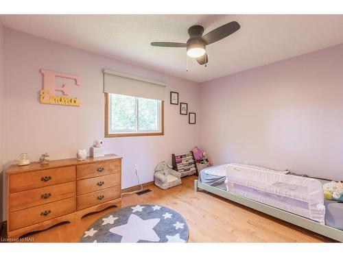 6195 Delta Drive, Niagara Falls, ON - Indoor Photo Showing Bedroom