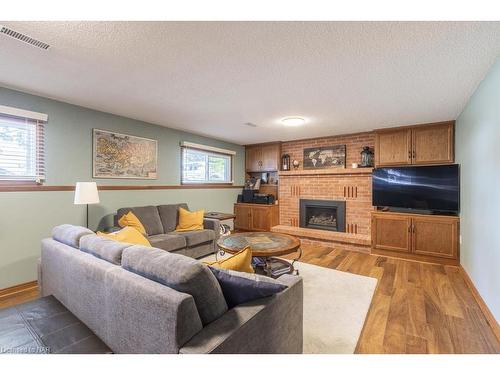 6195 Delta Drive, Niagara Falls, ON - Indoor Photo Showing Living Room With Fireplace