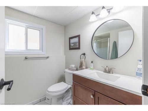 6195 Delta Drive, Niagara Falls, ON - Indoor Photo Showing Bathroom