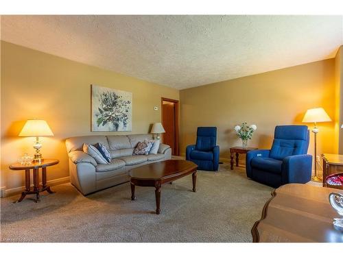 19 Verne Avenue, Welland, ON - Indoor Photo Showing Living Room