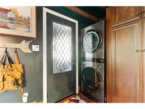 2440 Decew Road, Thorold, ON - Indoor Photo Showing Laundry Room