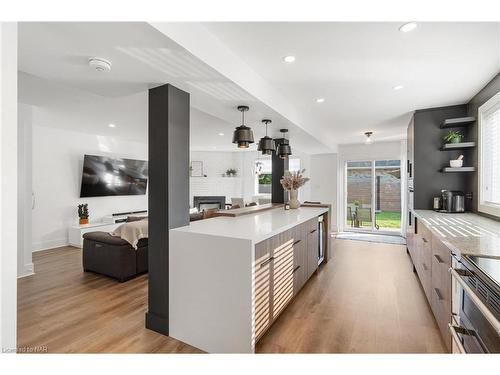 120 Keefer Road, Thorold, ON - Indoor Photo Showing Kitchen With Upgraded Kitchen