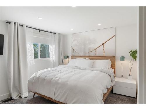 120 Keefer Road, Thorold, ON - Indoor Photo Showing Bedroom