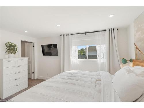 120 Keefer Road, Thorold, ON - Indoor Photo Showing Bedroom