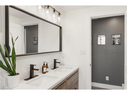 120 Keefer Road, Thorold, ON - Indoor Photo Showing Bathroom