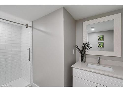 120 Keefer Road, Thorold, ON - Indoor Photo Showing Bathroom