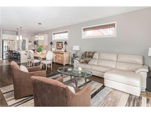 1827 Four Mile Creek Road, Niagara-On-The-Lake, ON - Indoor Photo Showing Living Room