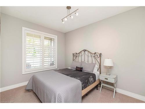 1827 Four Mile Creek Road, Niagara-On-The-Lake, ON - Indoor Photo Showing Bedroom