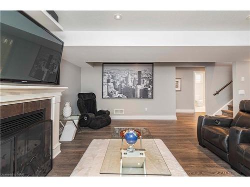 1827 Four Mile Creek Road, Niagara-On-The-Lake, ON - Indoor Photo Showing Living Room With Fireplace