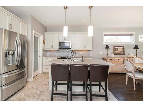 1827 Four Mile Creek Road, Niagara-On-The-Lake, ON - Indoor Photo Showing Kitchen With Double Sink With Upgraded Kitchen