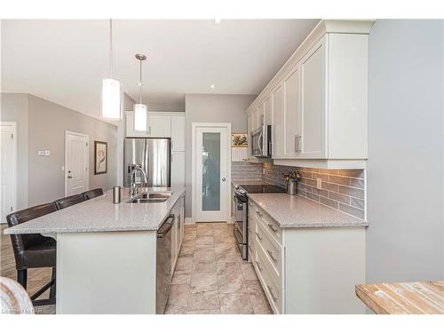 1827 Four Mile Creek Road, Niagara-On-The-Lake, ON - Indoor Photo Showing Kitchen With Double Sink With Upgraded Kitchen