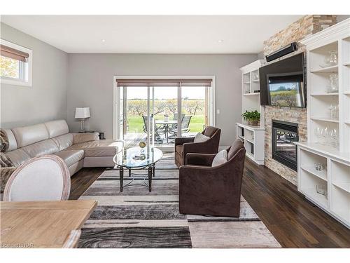 1827 Four Mile Creek Road, Niagara-On-The-Lake, ON - Indoor Photo Showing Living Room With Fireplace