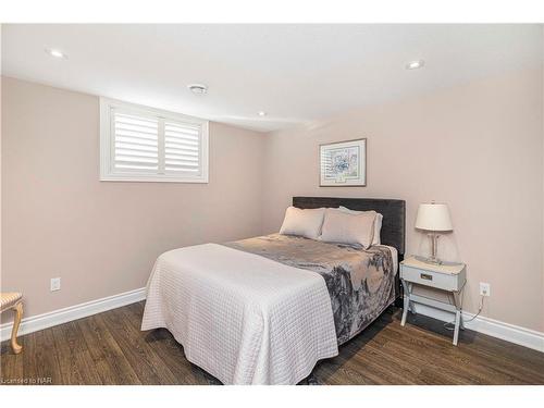 1827 Four Mile Creek Road, Niagara-On-The-Lake, ON - Indoor Photo Showing Bedroom