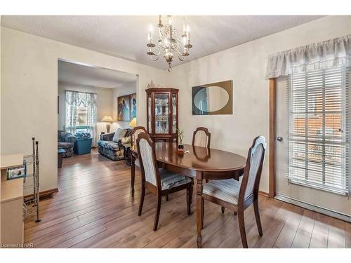 7812 Badger Road, Niagara Falls, ON - Indoor Photo Showing Dining Room