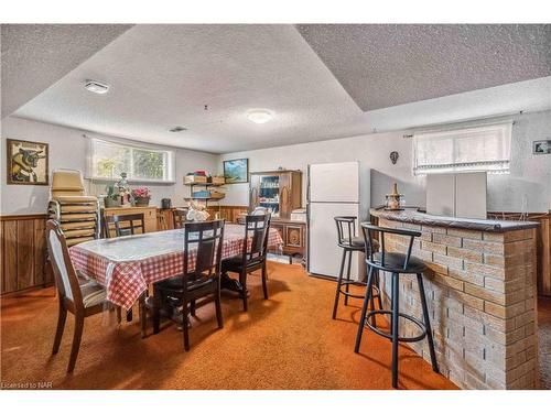 7812 Badger Road, Niagara Falls, ON - Indoor Photo Showing Dining Room