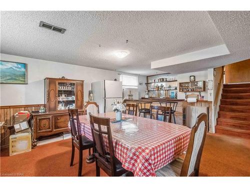 7812 Badger Road, Niagara Falls, ON - Indoor Photo Showing Dining Room