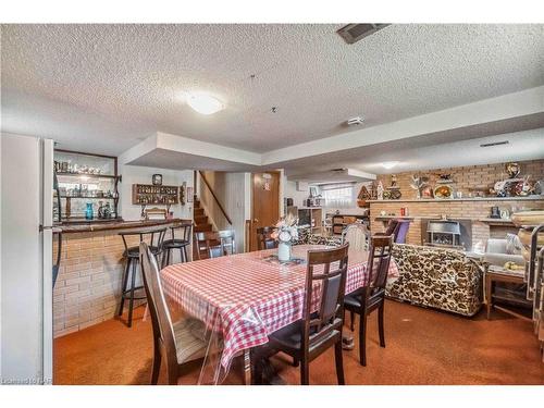 7812 Badger Road, Niagara Falls, ON - Indoor Photo Showing Dining Room