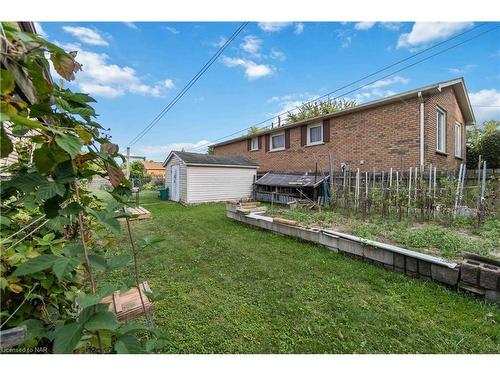 7812 Badger Road, Niagara Falls, ON - Outdoor