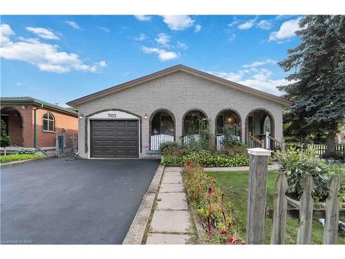 7812 Badger Road, Niagara Falls, ON - Outdoor