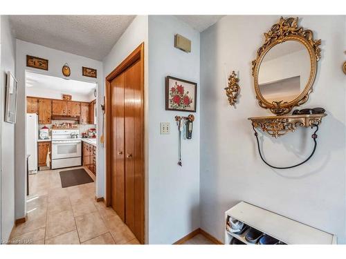 7812 Badger Road, Niagara Falls, ON - Indoor Photo Showing Kitchen