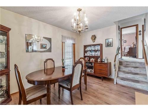 7812 Badger Road, Niagara Falls, ON - Indoor Photo Showing Dining Room