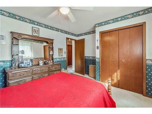 7812 Badger Road, Niagara Falls, ON - Indoor Photo Showing Bedroom