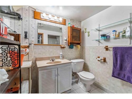 7812 Badger Road, Niagara Falls, ON - Indoor Photo Showing Bathroom