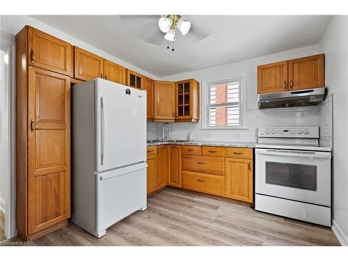 24 Victoria Street, St. Catharines, ON - Indoor Photo Showing Kitchen