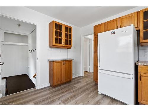 24 Victoria Street, St. Catharines, ON - Indoor Photo Showing Kitchen