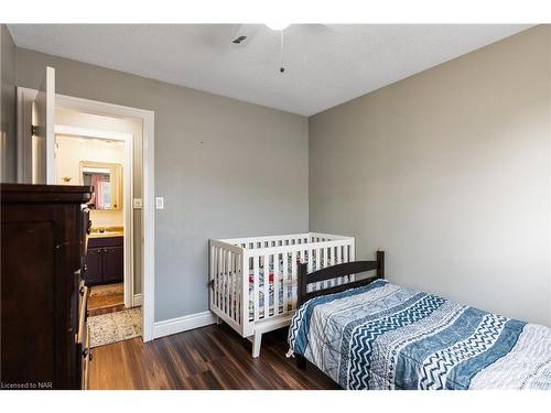 8 Canterbury Drive, St. Catharines, ON - Indoor Photo Showing Bedroom